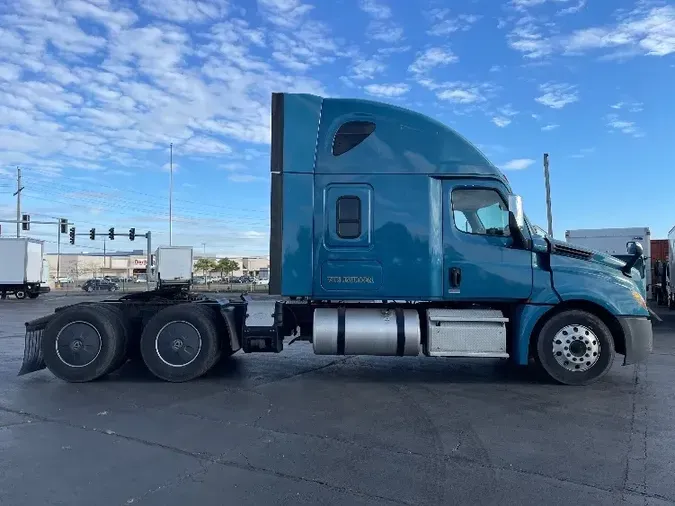 2018 Freightliner T12664ST