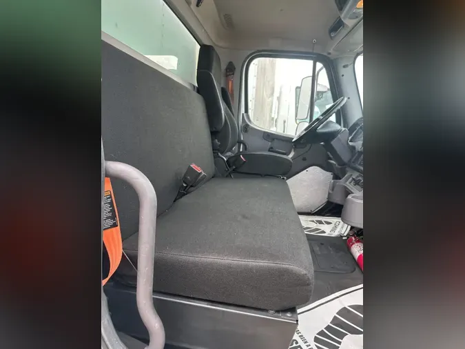 2018 FREIGHTLINER M2 106