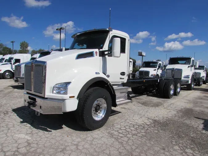 2024 Kenworth T880