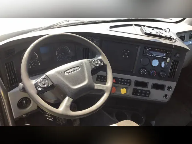2020 Freightliner Cascadia 126