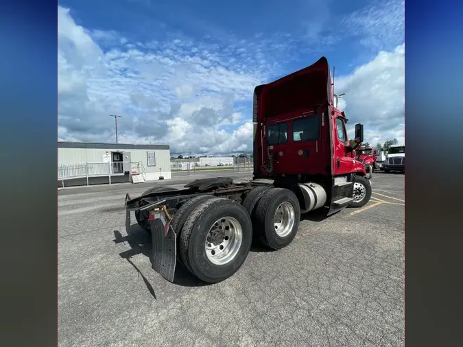 2017 FREIGHTLINER/MERCEDES CASCADIA 125