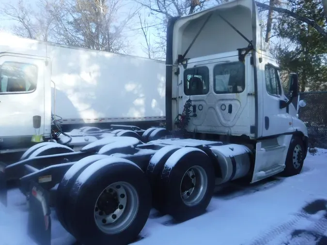 2020 FREIGHTLINER/MERCEDES CASCADIA 125