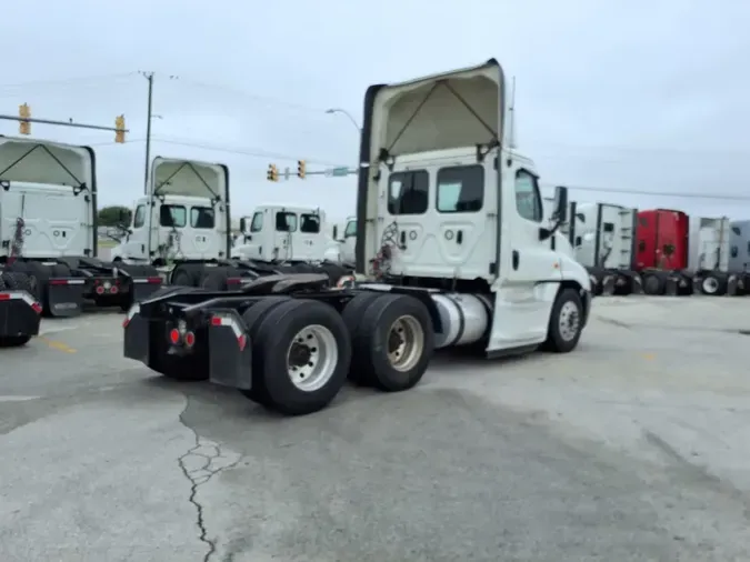 2020 FREIGHTLINER/MERCEDES CASCADIA 125