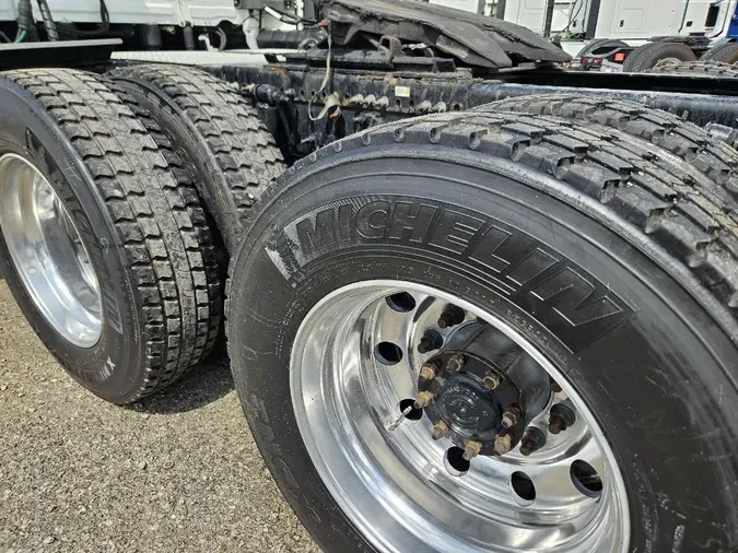 2021 FREIGHTLINER CASCADIA CA126