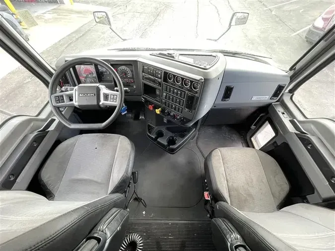 2023 MACK AN64T