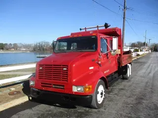 2002 INTERNATIONAL 4700 LP CREW