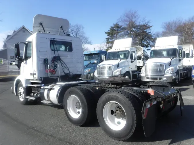 2019 VOLVO VNL