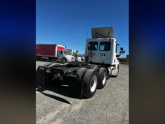 2019 FREIGHTLINER CASCADIA 125