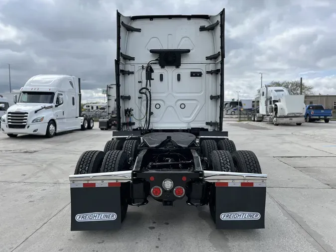 2020 Freightliner Cascadia 126