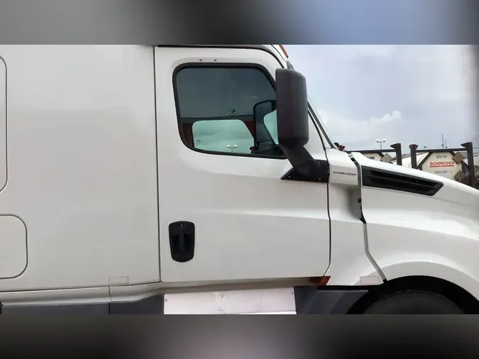 2020 Freightliner Cascadia 126