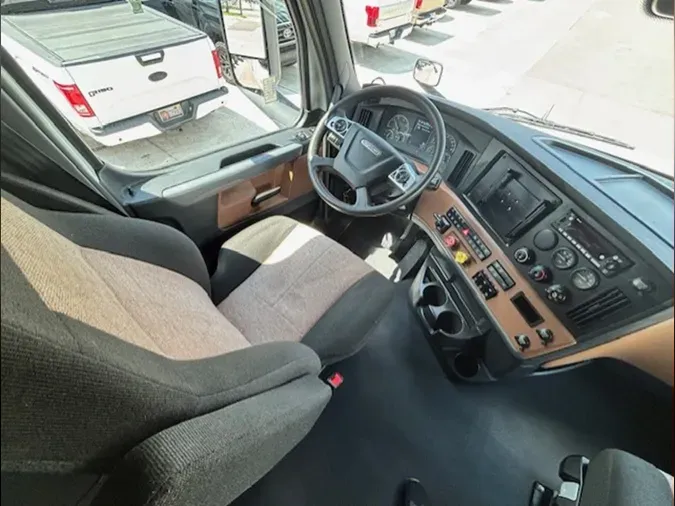 2022 Freightliner Cascadia 126
