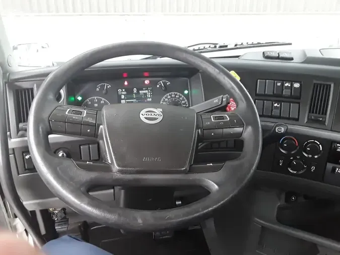 2019 VOLVO VNR42T 300