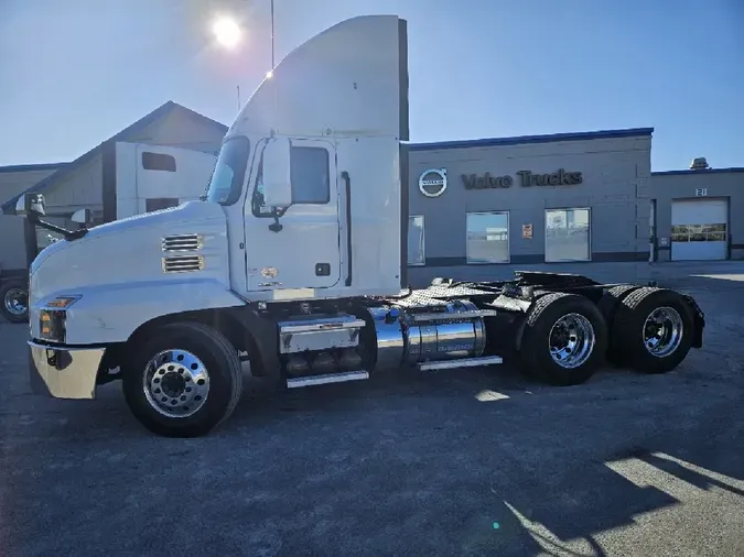 2022 MACK AN64T