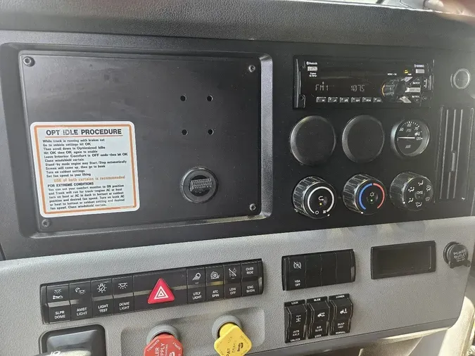2021 FREIGHTLINER Cascadia 126