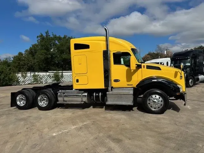 2019 KENWORTH T880