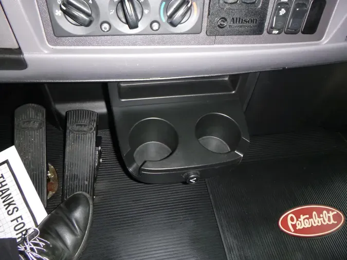 2018 Peterbilt 337