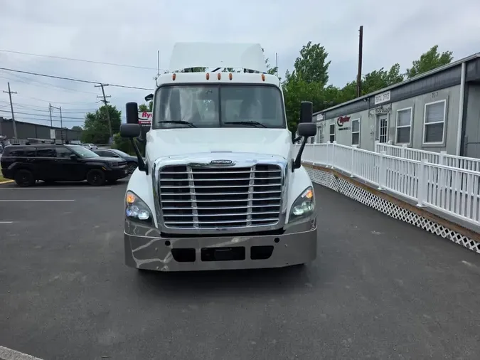 2019 FREIGHTLINER/MERCEDES CASCADIA 125