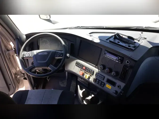 2022 Freightliner Cascadia 126