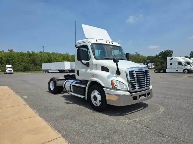 2016 FREIGHTLINER/MERCEDES CASCADIA 113