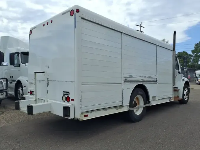 2017 FREIGHTLINER M2 106