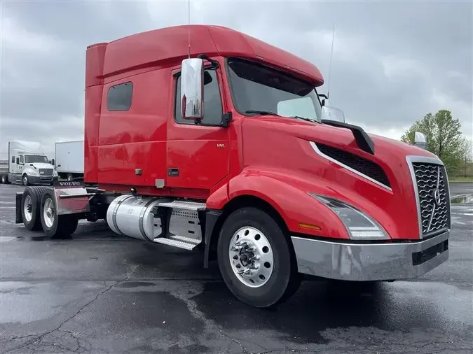 2021 VOLVO VNL740