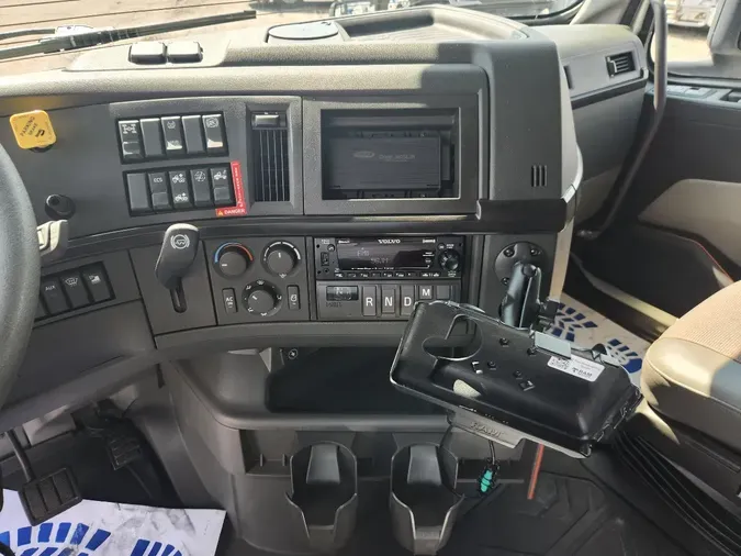 2024 VOLVO VNL64T740