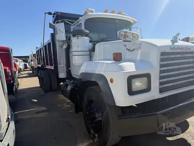 2003 MACK RD690S