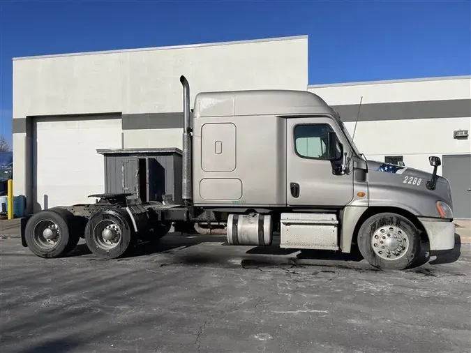 2015 FREIGHTLINER CASCADIA