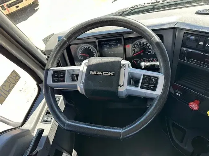 2022 MACK AN64T