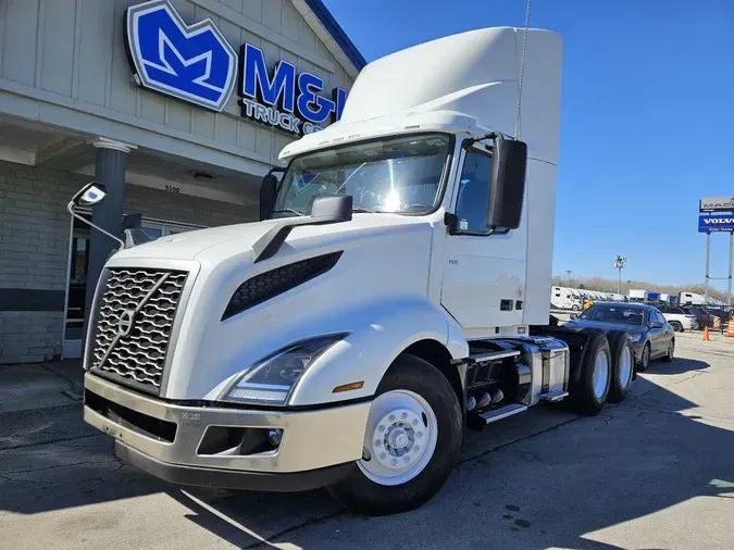 2020 VOLVO VNL64T300