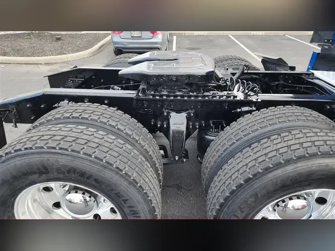 2021 FREIGHTLINER CA126