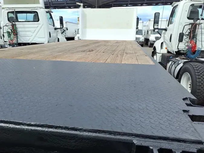 2018 FREIGHTLINER M2 106