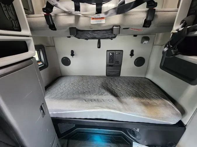 2024 VOLVO VNL64T760