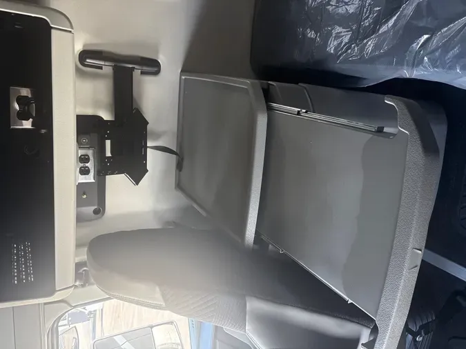 2027 VOLVO TRUCK VNL64TV04