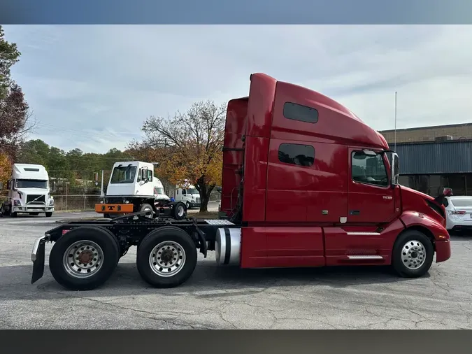 2022 VOLVO VNL64T760