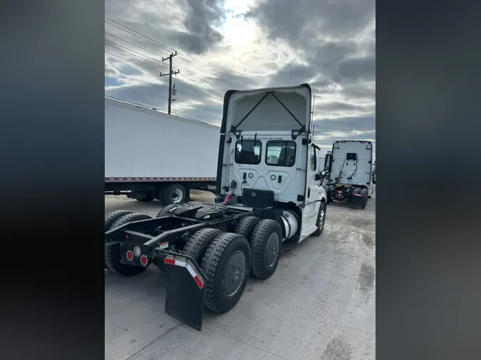 2019 FREIGHTLINER/MERCEDES CASCADIA 125