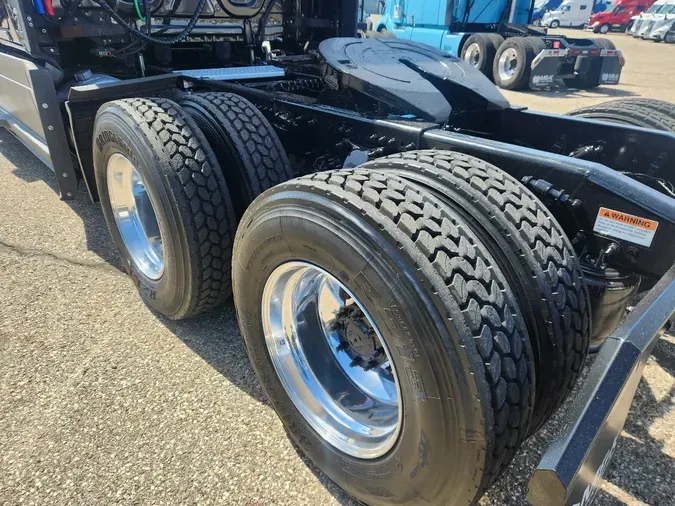 2022 FREIGHTLINER Cascadia 126