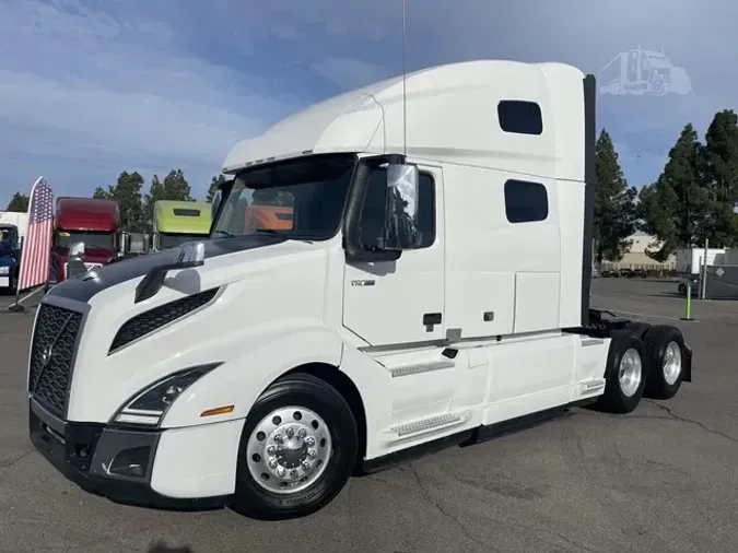 2023 VOLVO VNL64T760