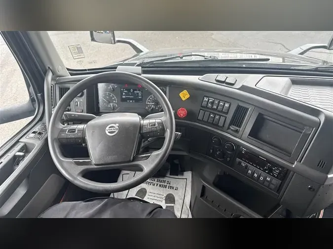 2020 VOLVO VNL860
