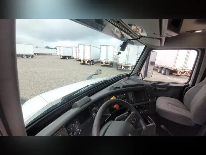 2019 Volvo VNL 740