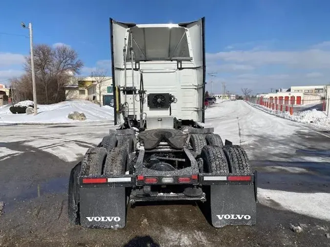 2023 Volvo VNR64T400