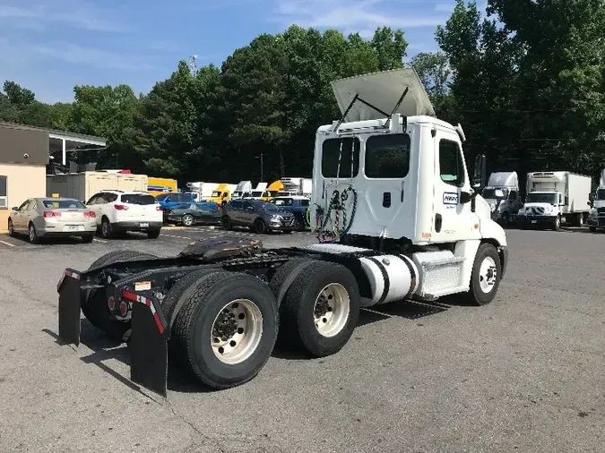 2017 FREIGHTLINER X12564ST