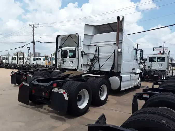 2020 VOLVO VNR64T-640