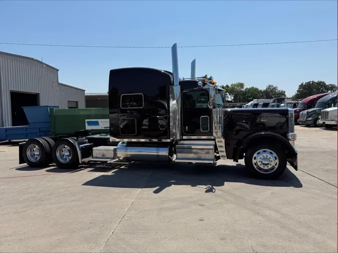 2022 Peterbilt 389