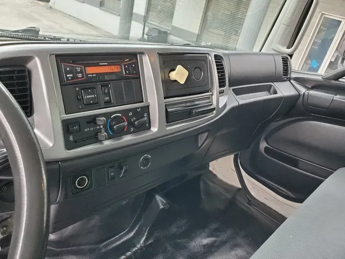 2015 HINO 268A