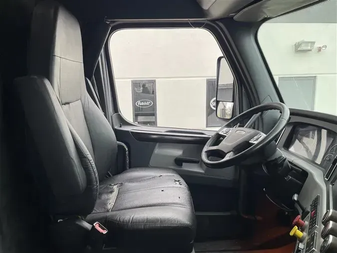 2022 FREIGHTLINER CA126