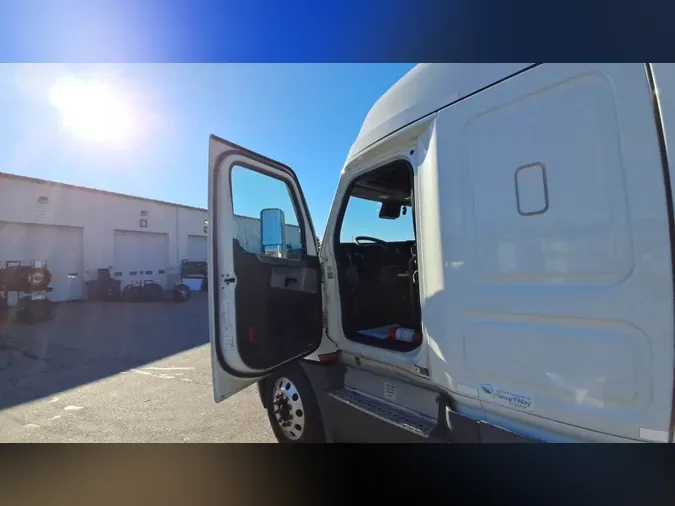 2021 Freightliner Cascadia 126