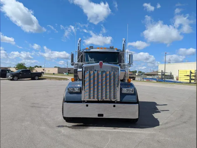 2025 Kenworth W900B