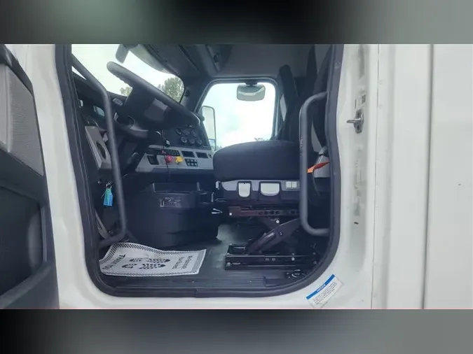2019 FREIGHTLINER CA126