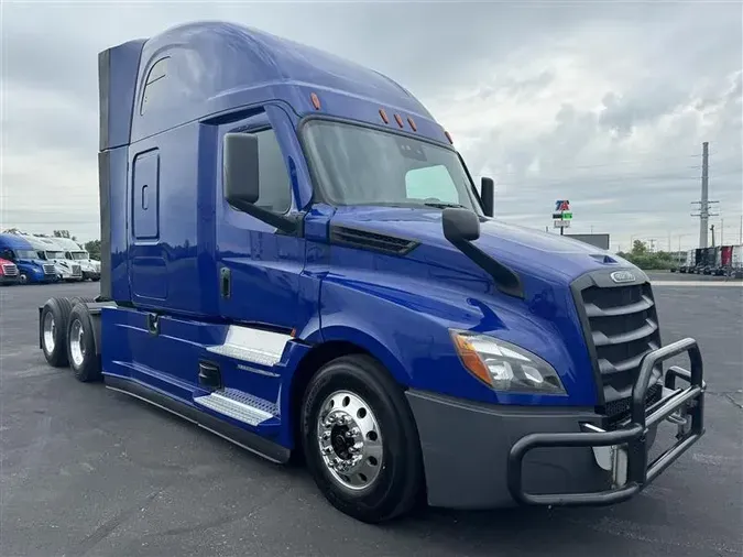 2021 FREIGHTLINER CA126